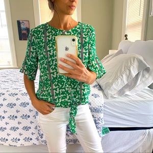 Vibrant green ivy print top. Loose fitting. XS-S JoyJoy